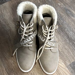 Nautica Women’s winter boots Taupe color size 9